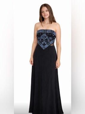 Cache Beaded/Strapless Gown Inspired by Designer Tadashi Shoji. Size Small